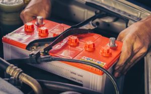 ¿Cómo funciona la batería del coche?