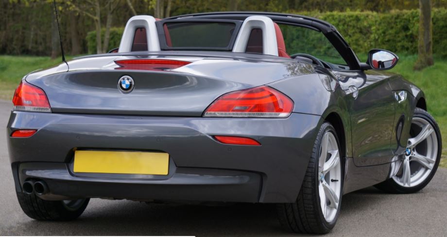 Imagen exterior trasera del mítico BMW Z4.