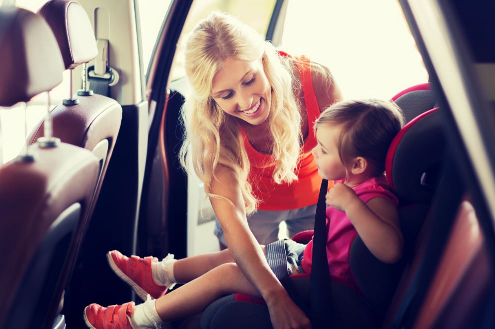 El invento del cinturón de seguridad y su implementación en todos los vehículos del mercado han reducido notablemente las muertes y lesiones por accidente de coche.