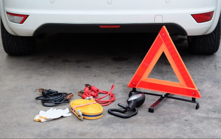 ¿Qué cosas imprescindibles hay que llevar en el coche?