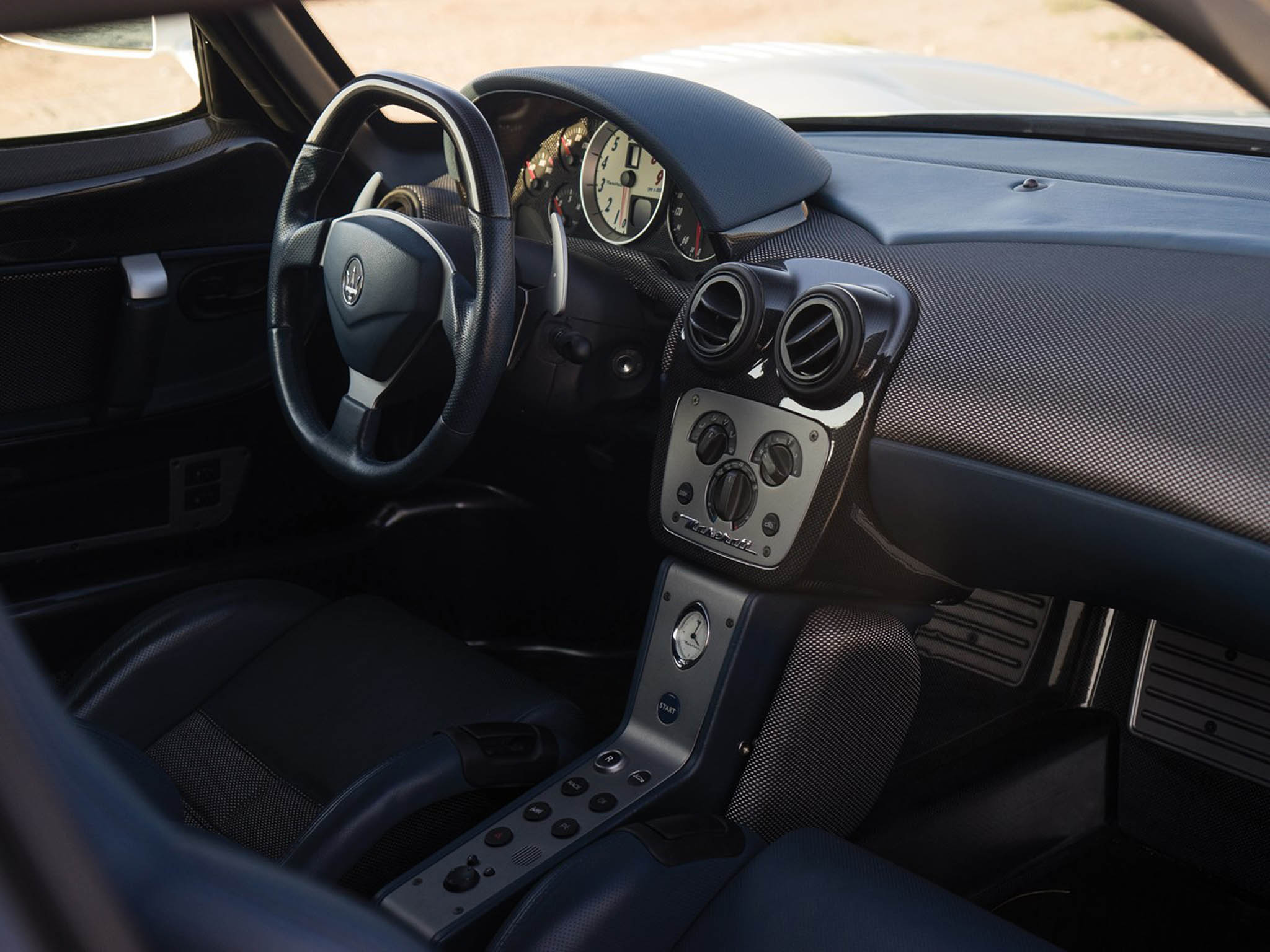 Deportivo Maserati MC12 Stradale: interior