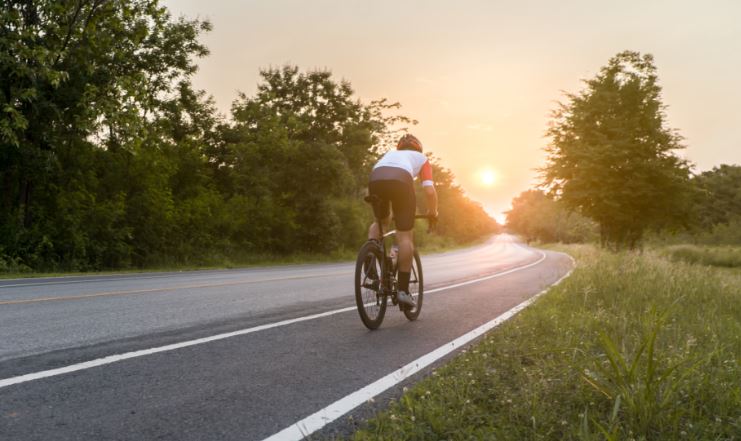 Innovaciones en seguridad vial, ciclista, coche, carretera, accidente.