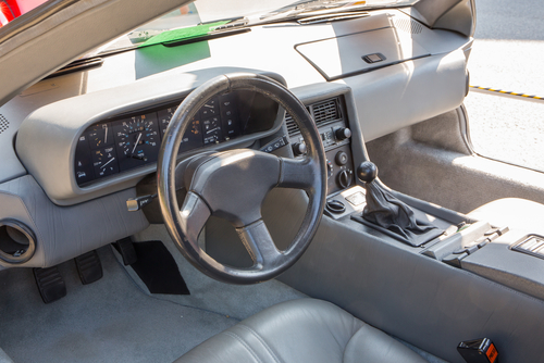 Interior del DeLorean DMC-12: coche de Regreso al futuro