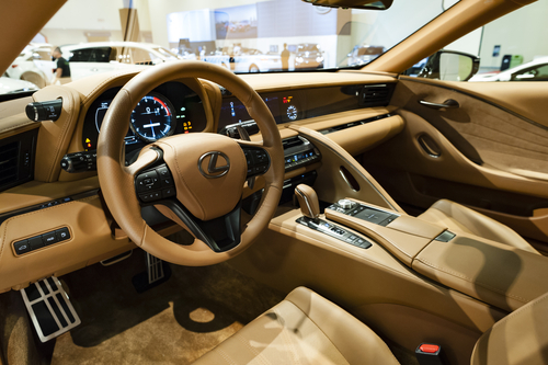 Lexus LC 500h 2017: interior