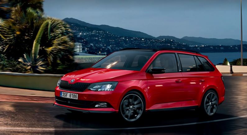 Otro de los mejores coches familiares del mercado por su calidad-precio es el Skoda Fabia Combi.