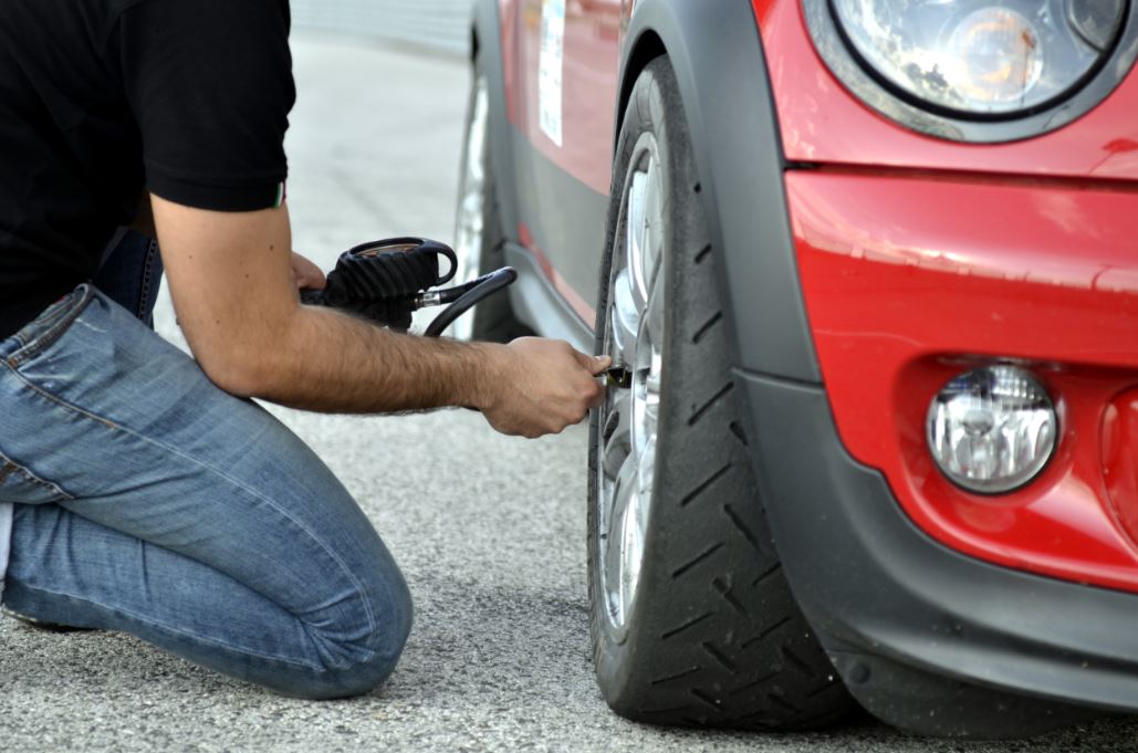 Presión de los neumáticos, rueda, coche, mantenimiento, consejos