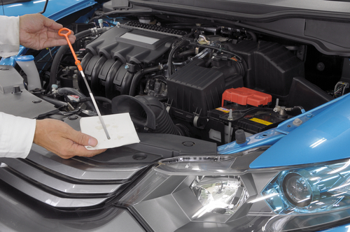 Medir aceite al coche