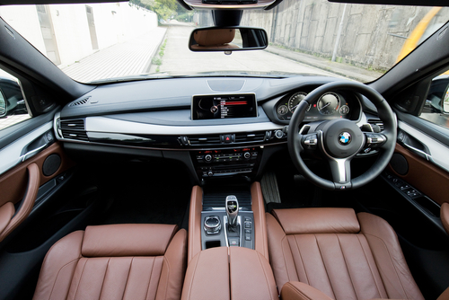 Todocaminos: interior del SUV BMW X6 M