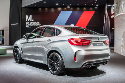 Todocaminos: trasera del SUV BMW X6 M