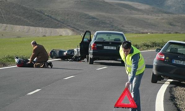 Señalizar accidente de tráfico.
