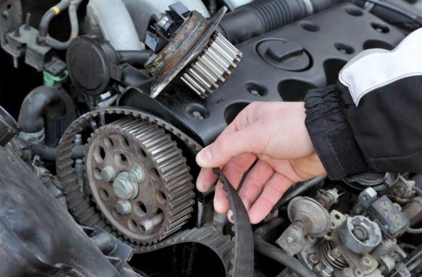 Correa de distribución de un coche.