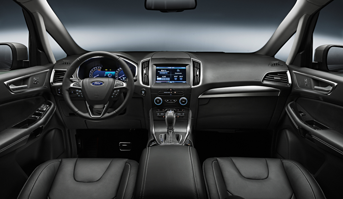 interior del ford s-max