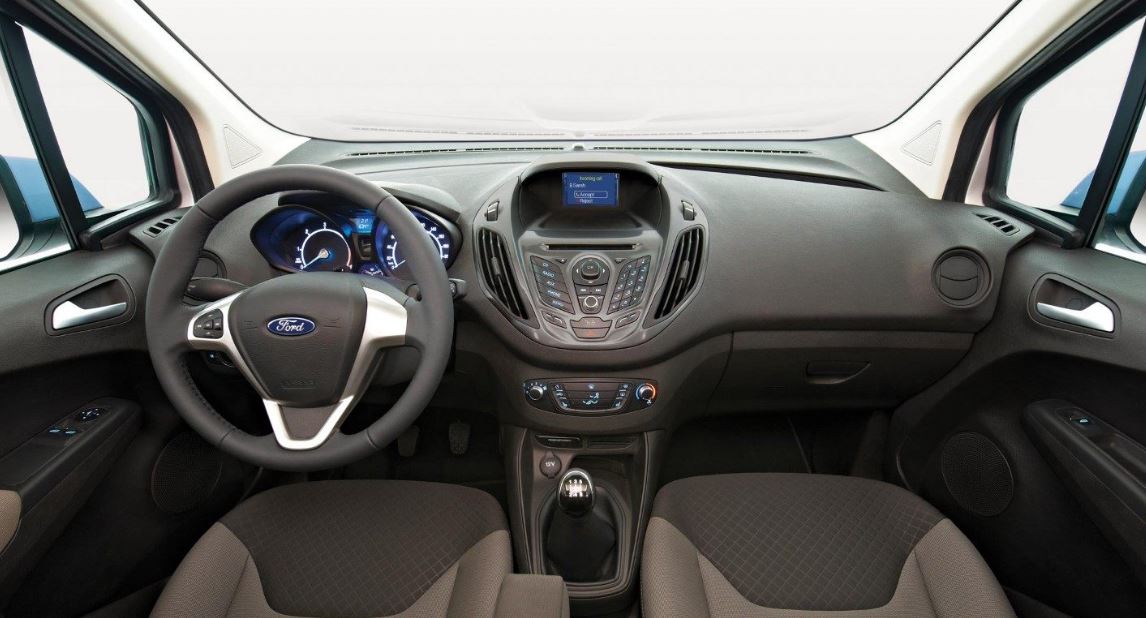 Interior del Ford Transit Courier.