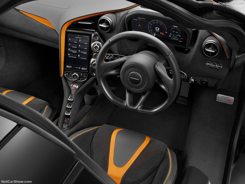 McLaren 720S: interior