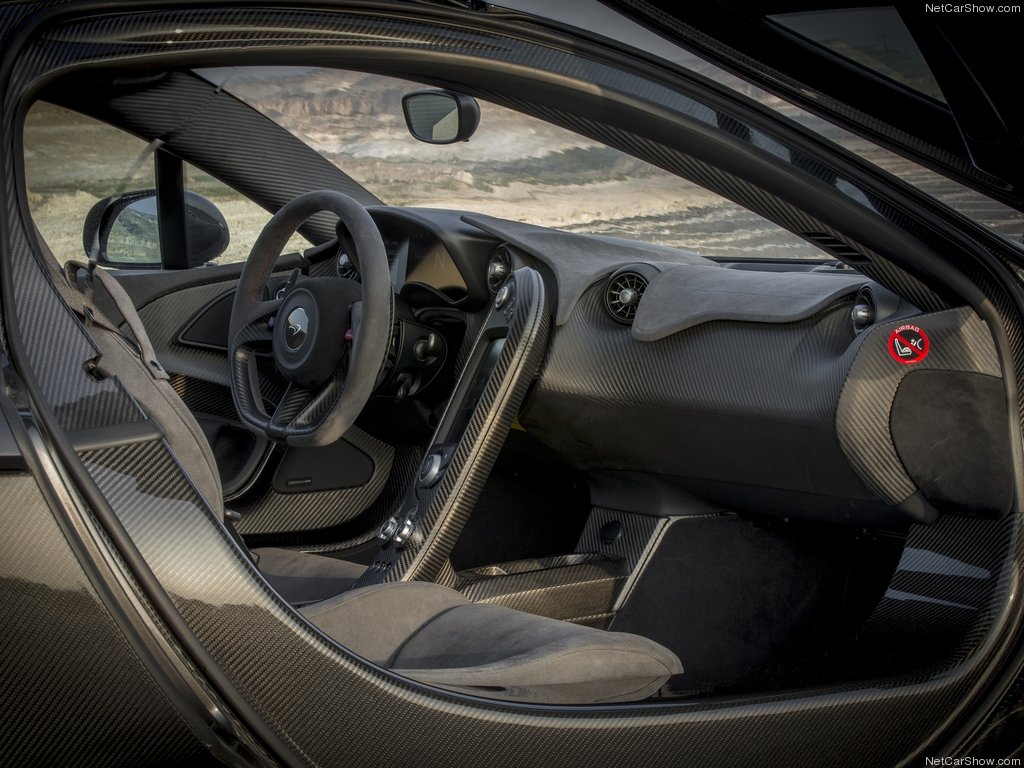 McLaren P1: interior.
