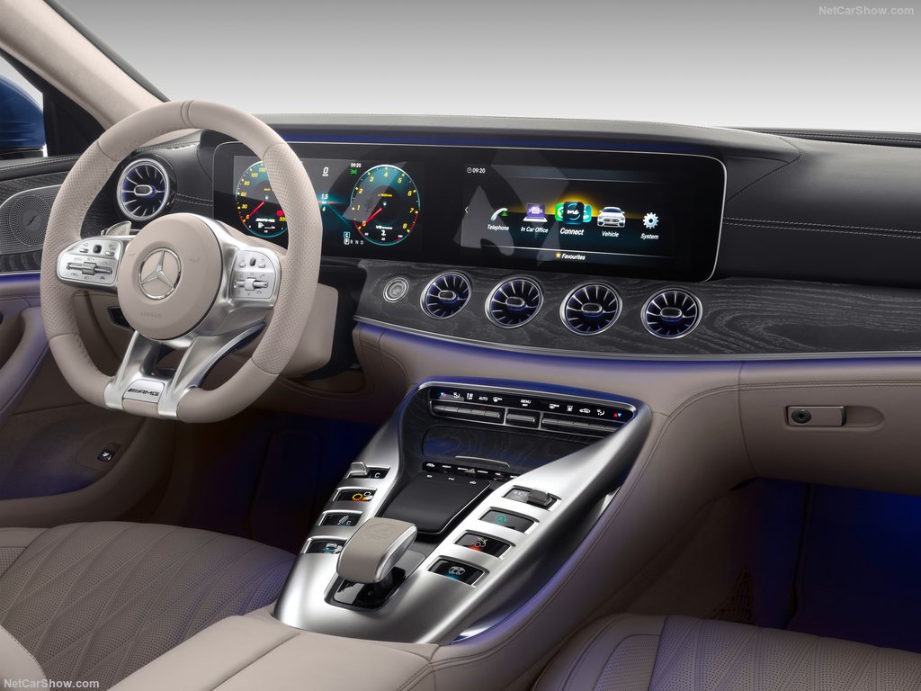 Mercedes-AMG GT 4: interior