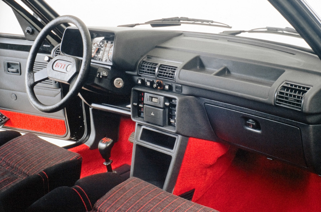 Peugeot 205 GTI: interior