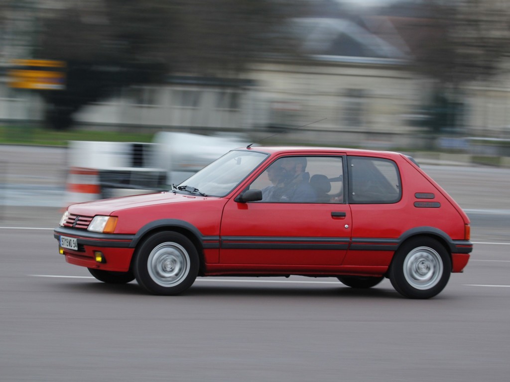 Peugeot 205 GTI: lateral