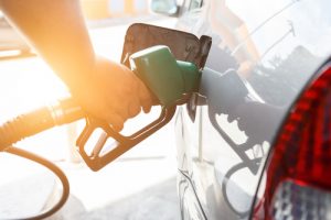 ¿Qué combustible elegir al comprar un coche?