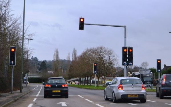 Cómo recurrir multa de semáforo rojo