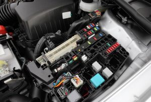 Cómo cambiar un fusible del coche