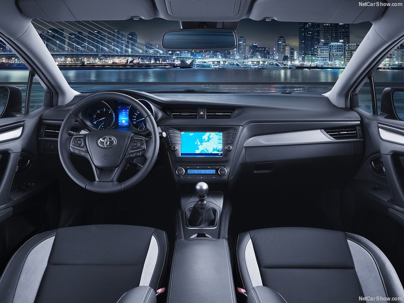 Toyota Avensis: interior