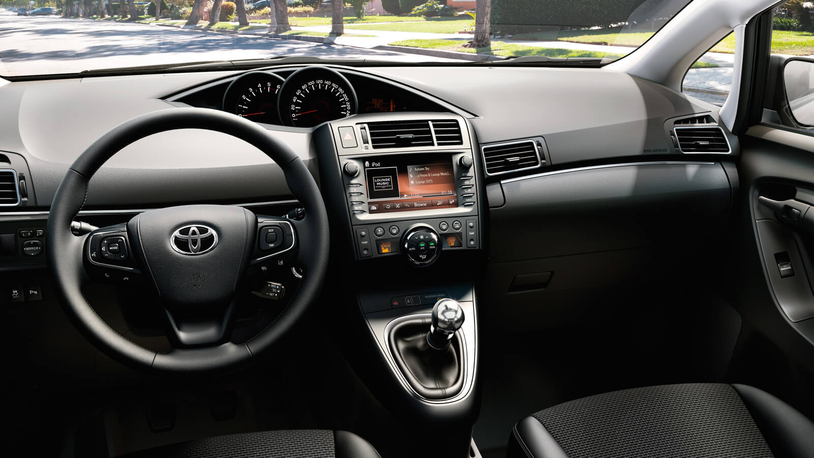Toyota Verso: interior