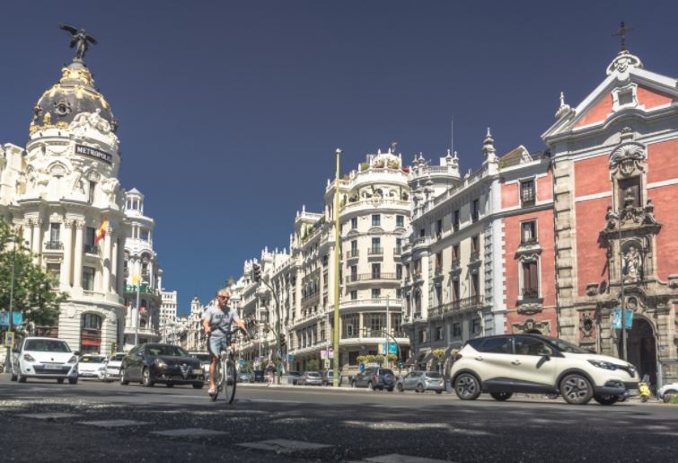 7 buenos hábitos al conducir en la ciudad