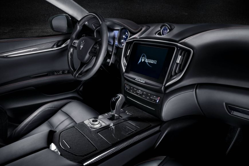 Maserati Ghibli: interior