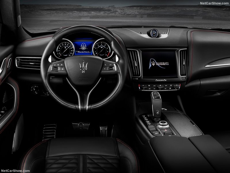 Maserati Levante Trofeo: interior