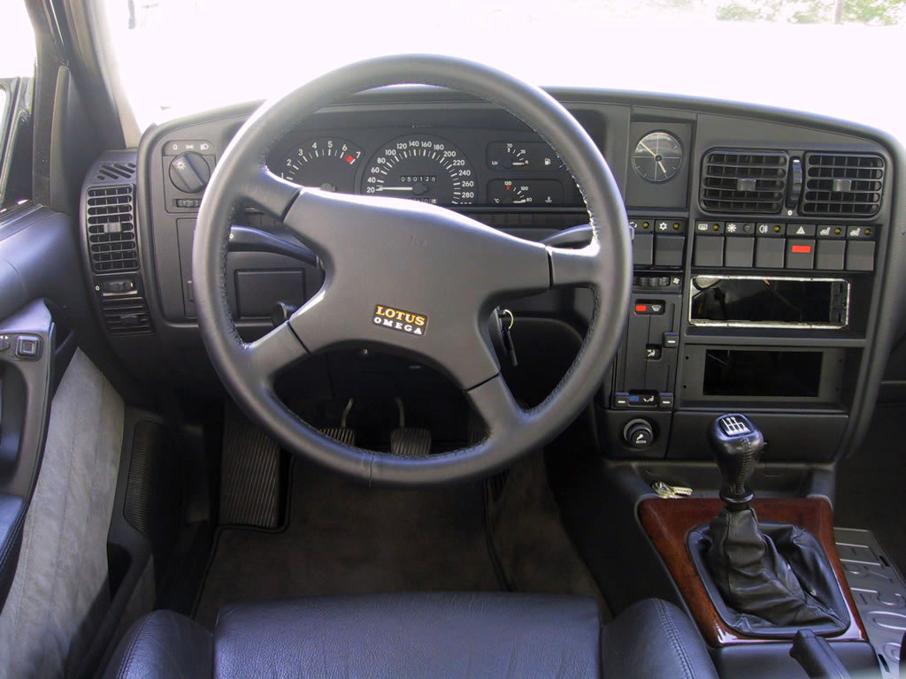 Opel-Lotus Omega: interior