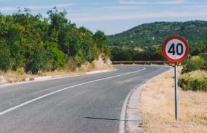 ¿Cuáles son las velocidades máximas según tipos de carreteras?