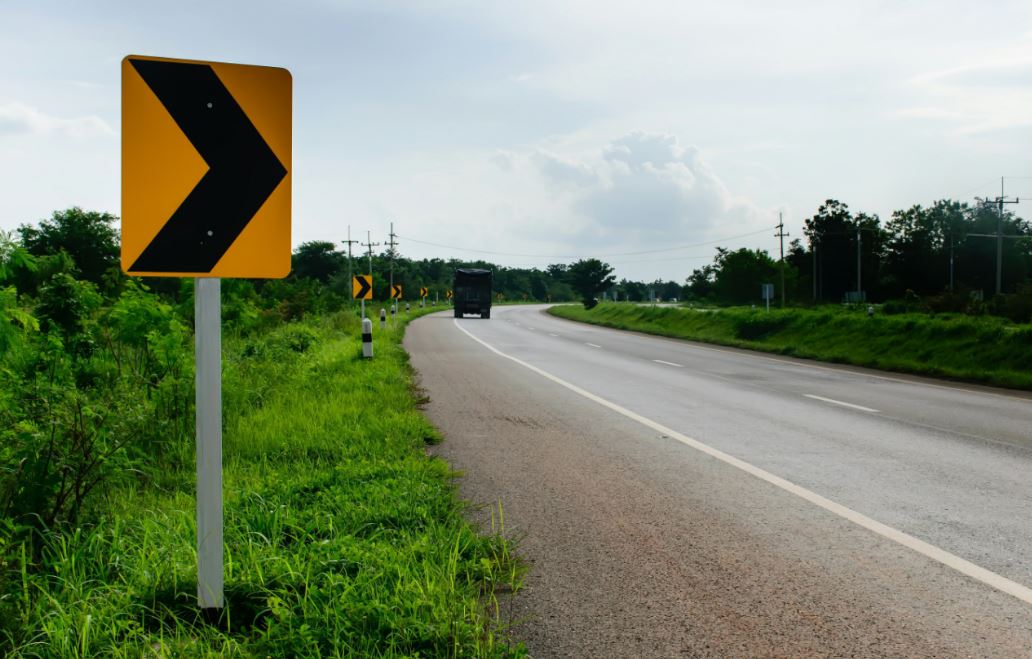 Señal de curva a la derecha.