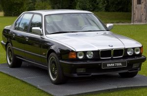 Colaboración de diseñadores de moda y marcas de coches