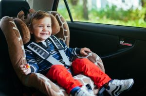 Coches en los que caben tres sillas de niños