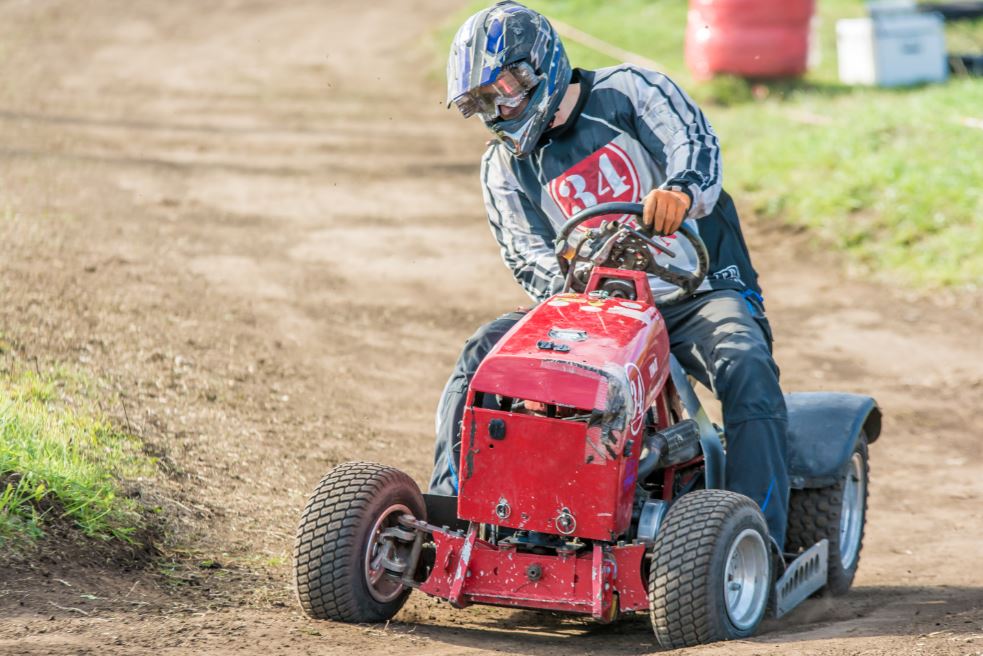 Las carreras de cortacesped.