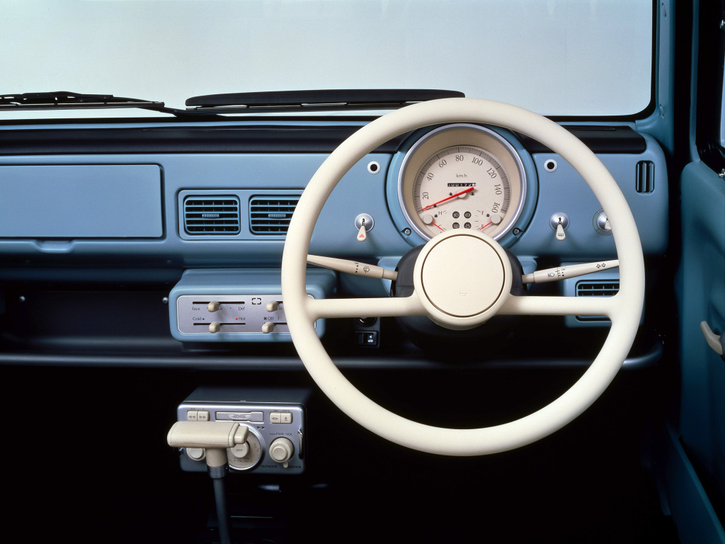 Nissan Pao: interior