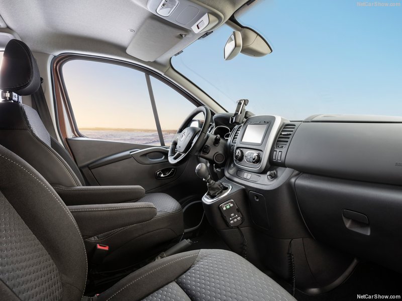 Opel Vivaro: interior