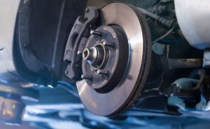 6 motivos por los que suenan los frenos del coche