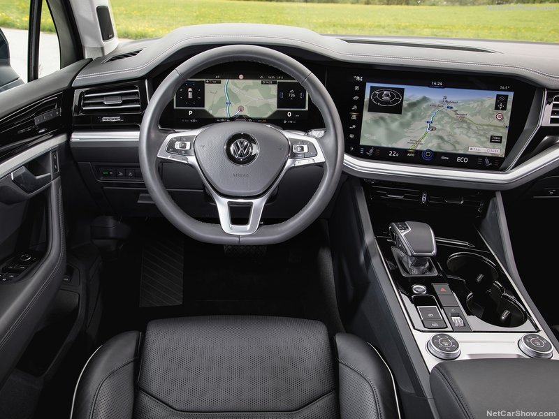 Volkswagen Touareg: interior