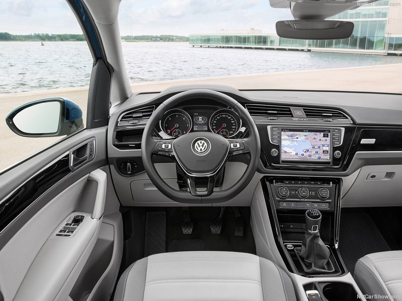 Volkswagen Touran: interior