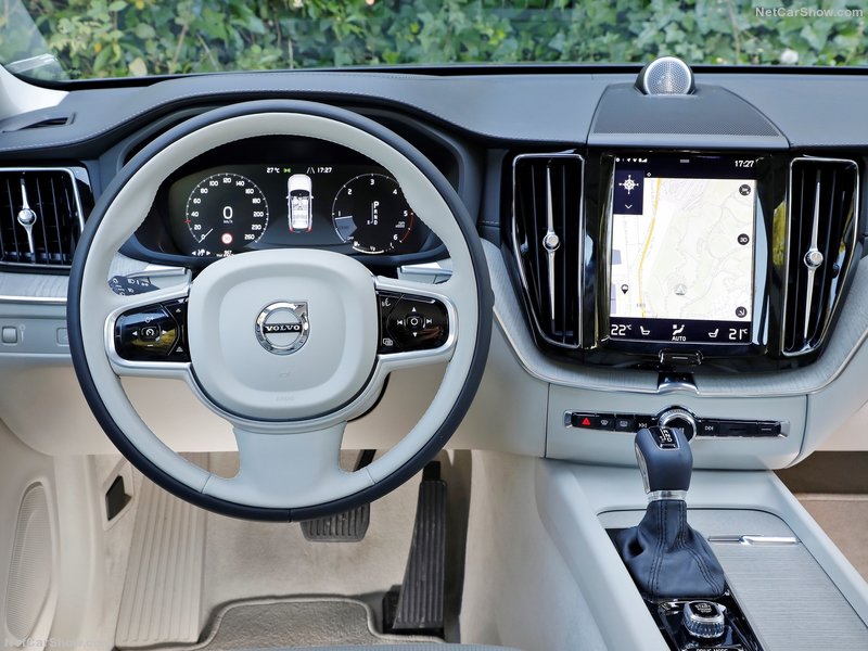 Volvo XC60: interior