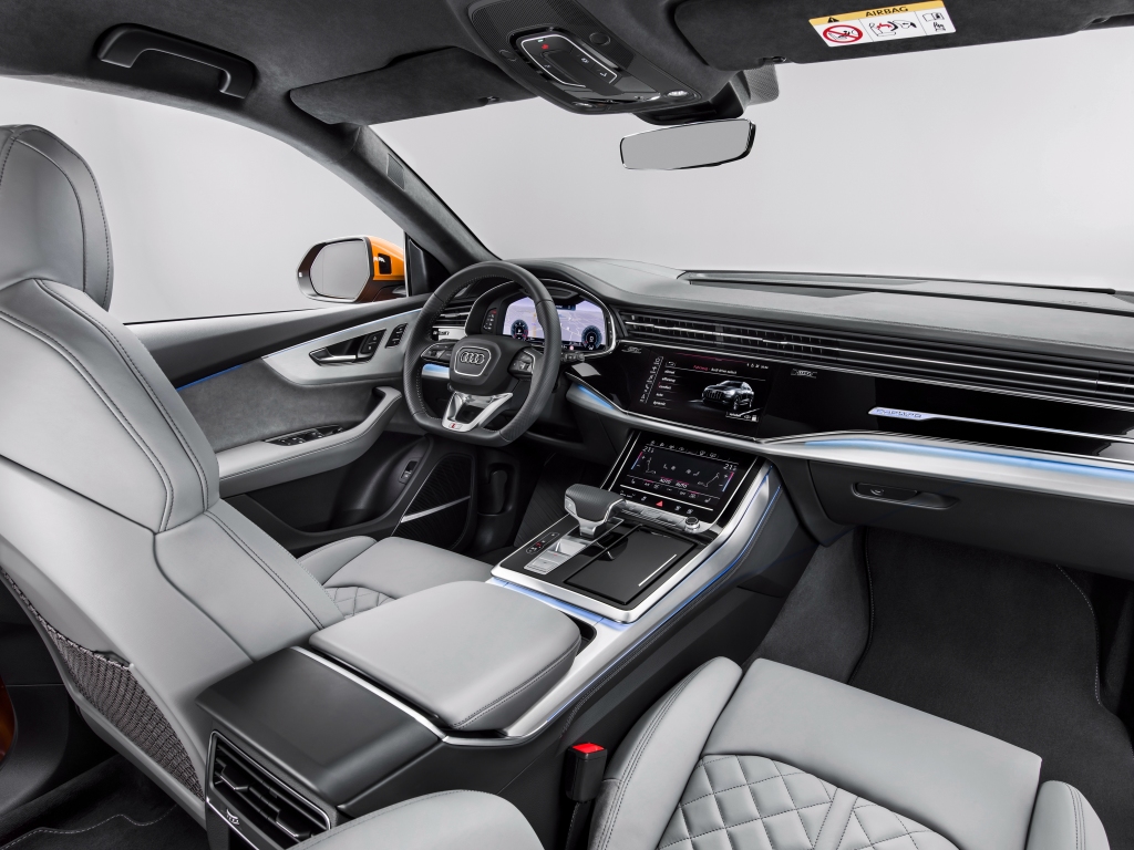 Audi Q8: interior