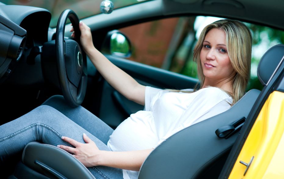 El uso del cinturón de seguridad en el embarazo.