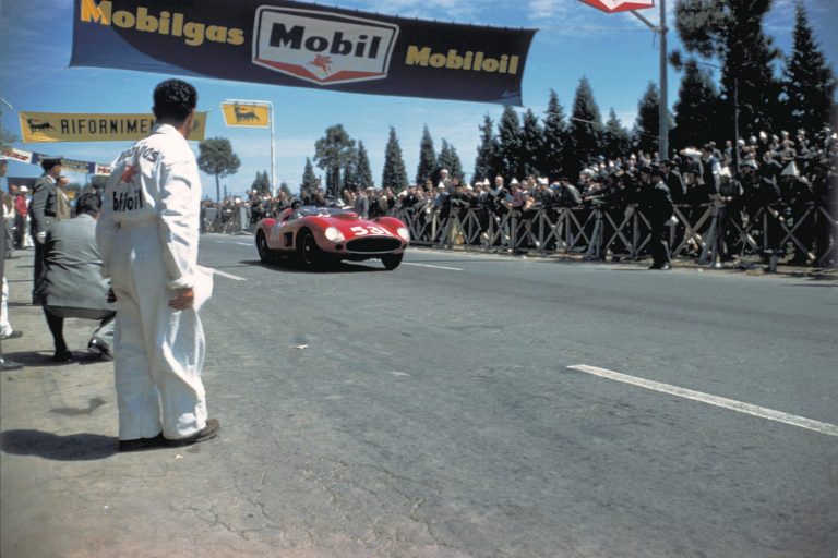Mille Miglia, la carrera que se llevó por delante a Alfonso de Portago