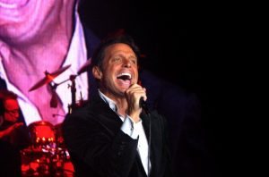 Los coches de Luis Miguel