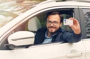 ¿Cada cuánto hay que renovar el carnet de conducir en España?