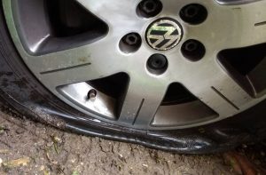 ¿Rueda de repuesto o kit antipinchazos?