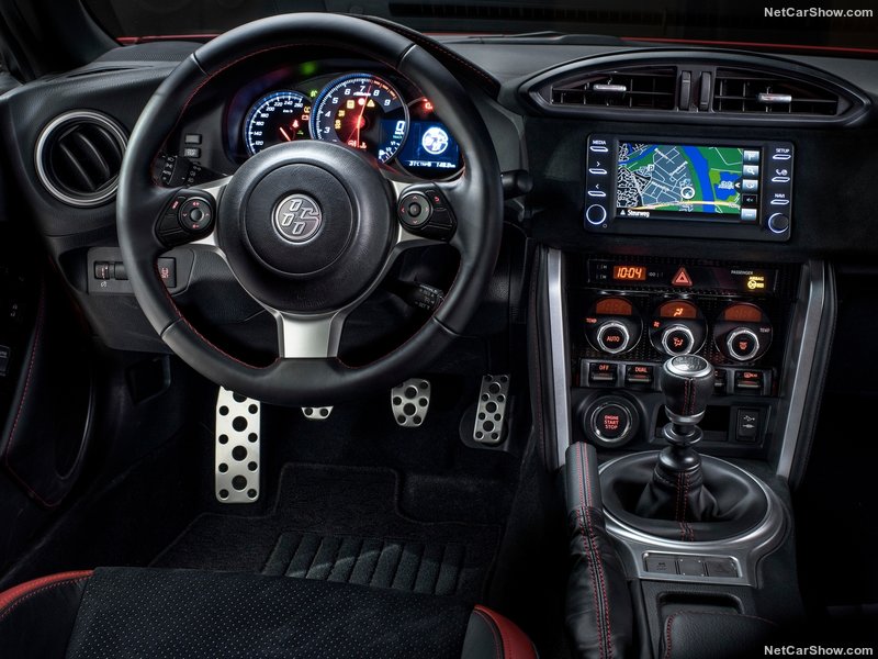 Toyota GT86: interior