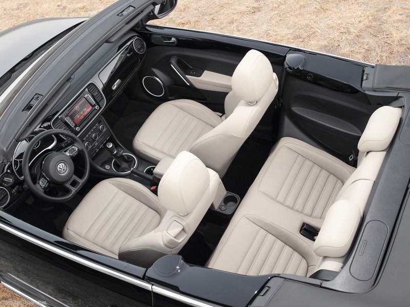 Volkswagen Beetle Cabrio: interior